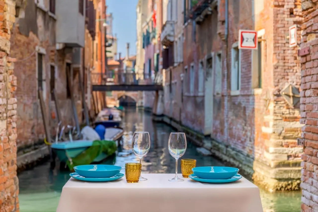 Ramo Del Teatro Canal View Apartment Venice
