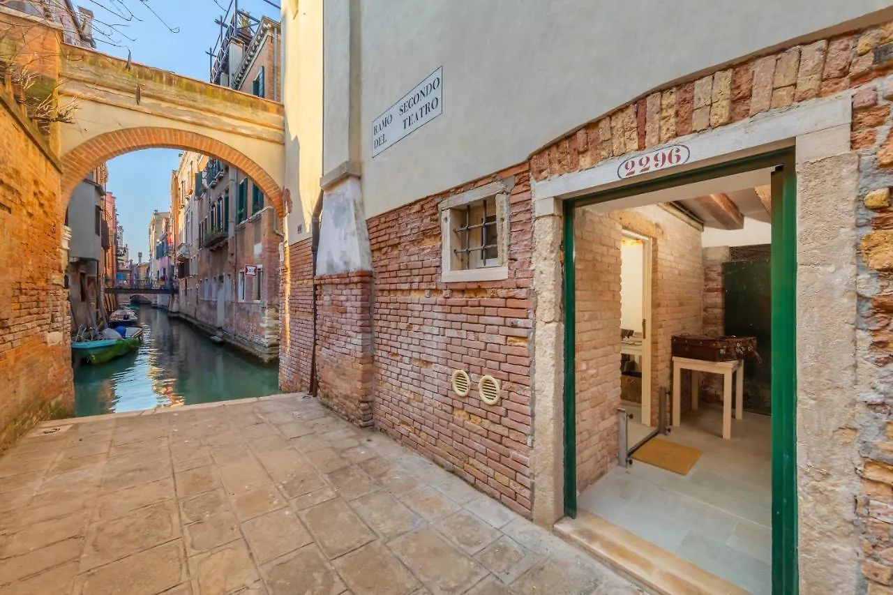 Ramo Del Teatro Canal View Apartment Venice 0*,