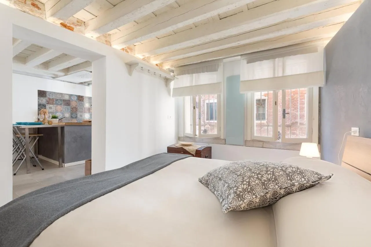 Ramo Del Teatro Canal View Apartment Venice