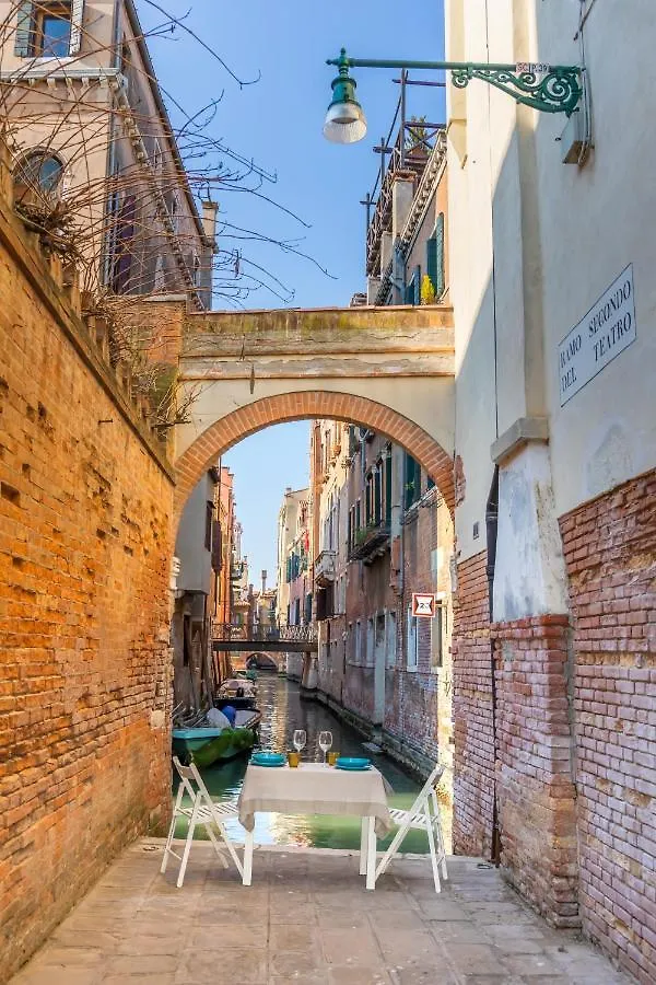 Ramo Del Teatro Canal View Apartment Venice